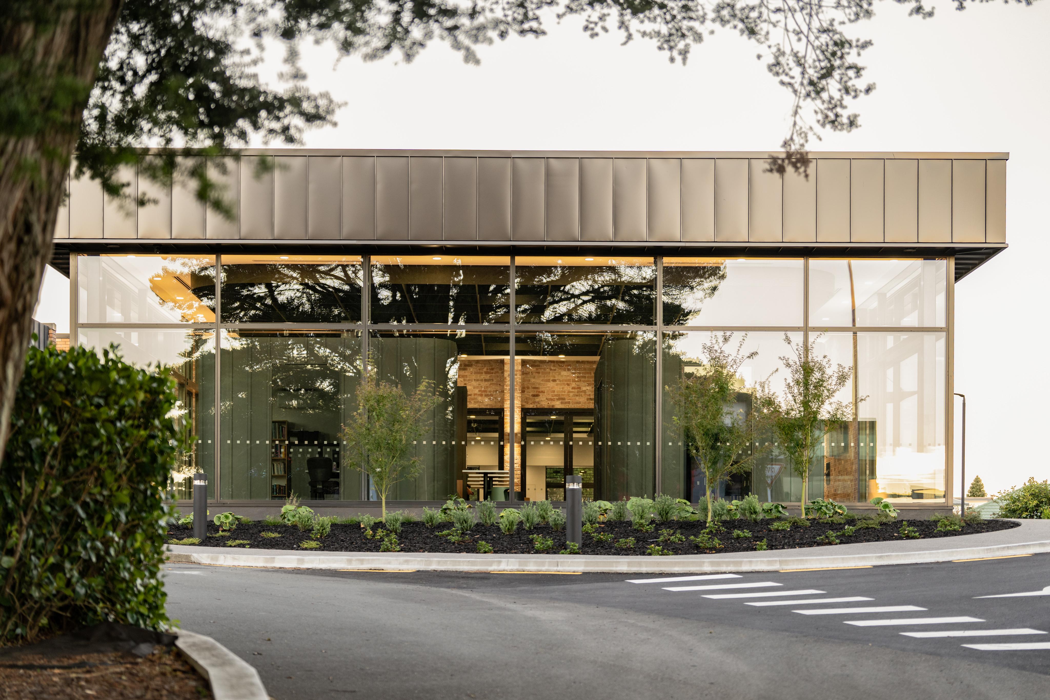 Cathedral Hall Conservatory Conrad Blind PictureShow 02 v3