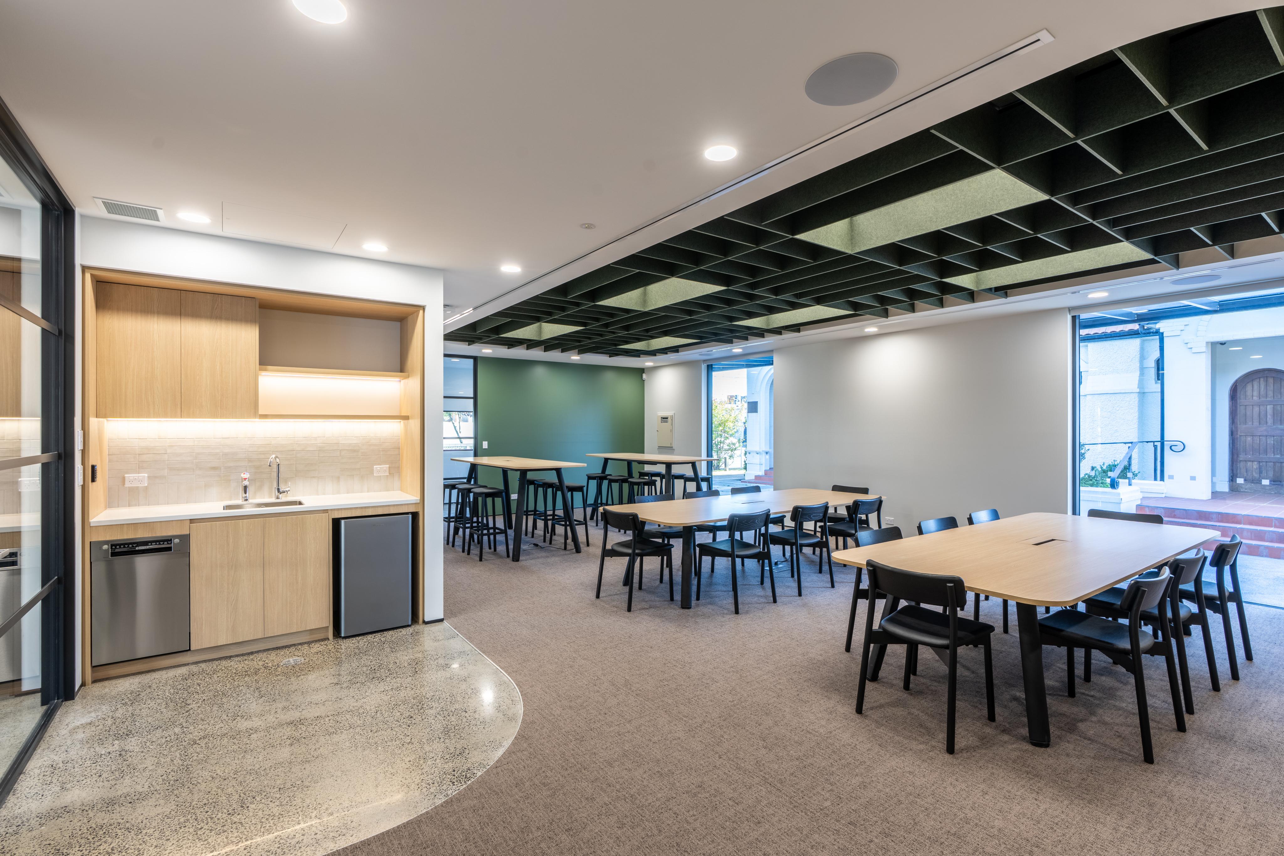 Chanel Centre Interior 01 Conrad Blind PictureShow 03 v3