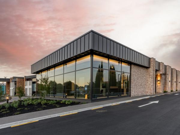 Cathedral Hall HERO Conrad Blind PictureShow 01 v4