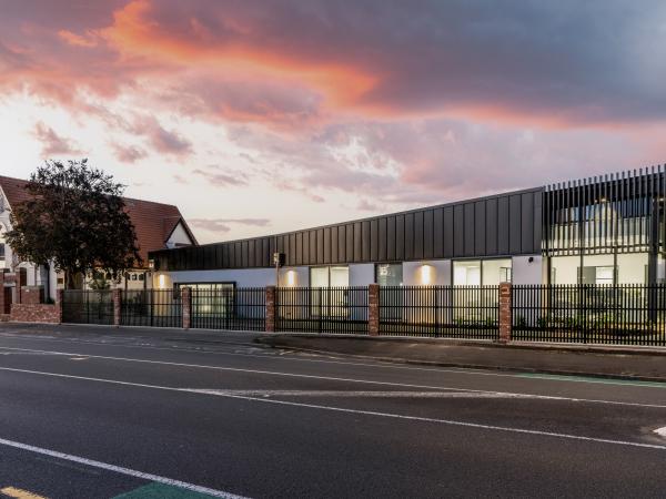 Chanel Centre Clyde Street Conrad Blind PictureShow 01 v4