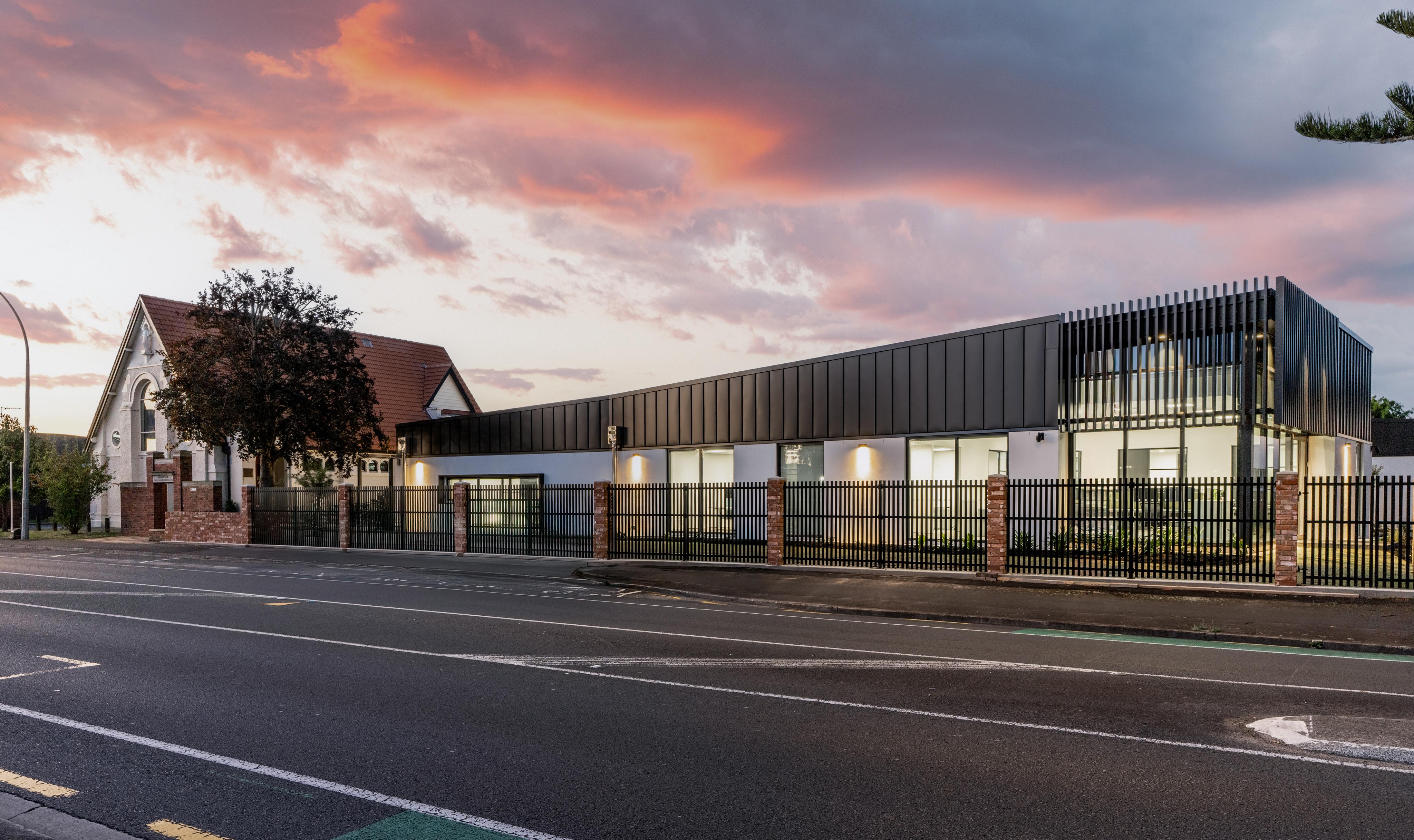 Chanel Centre Clyde Street Conrad Blind PictureShow 01 v4