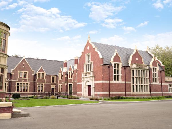 Lincoln Uni 1 copy