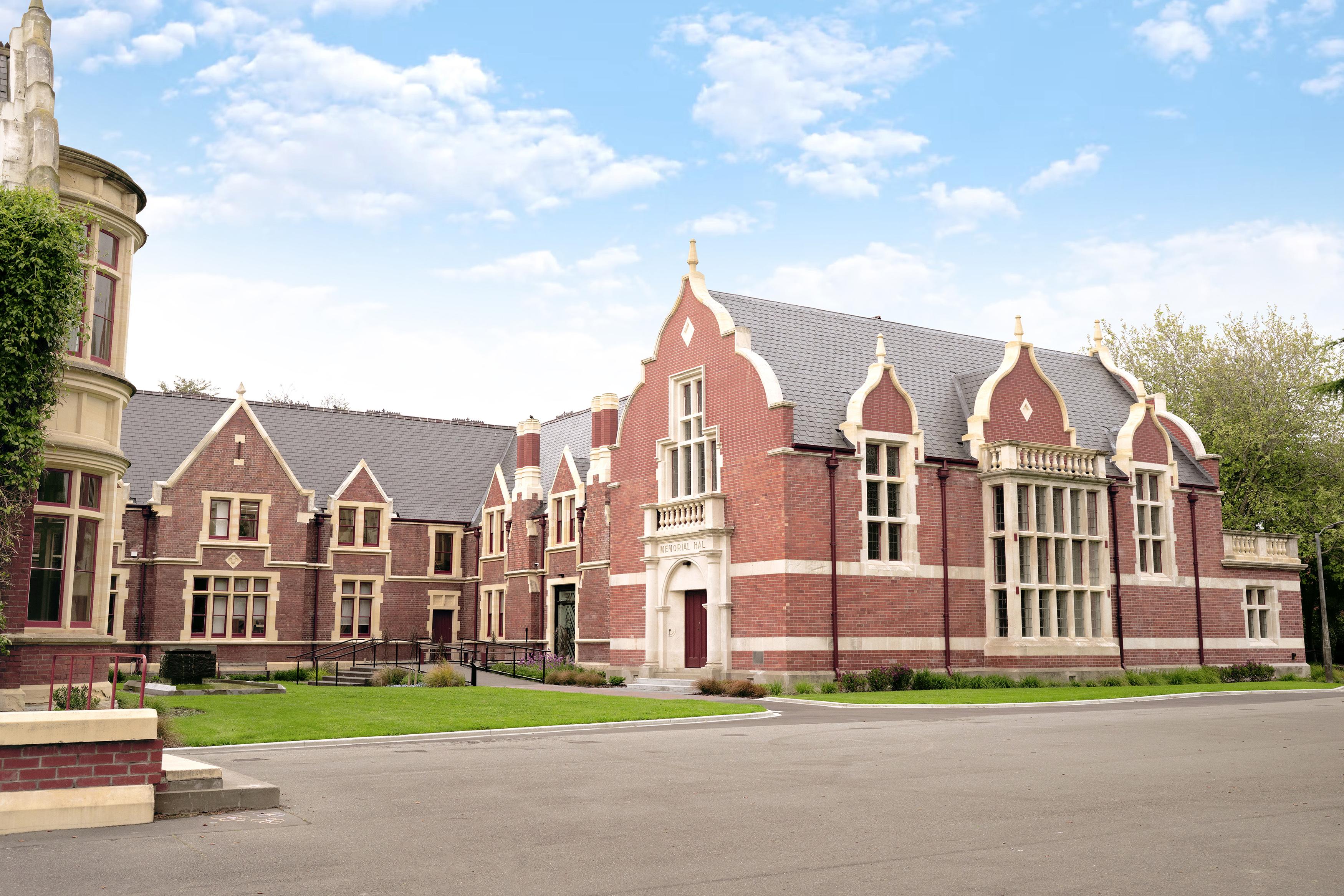 Lincoln Uni 1 copy